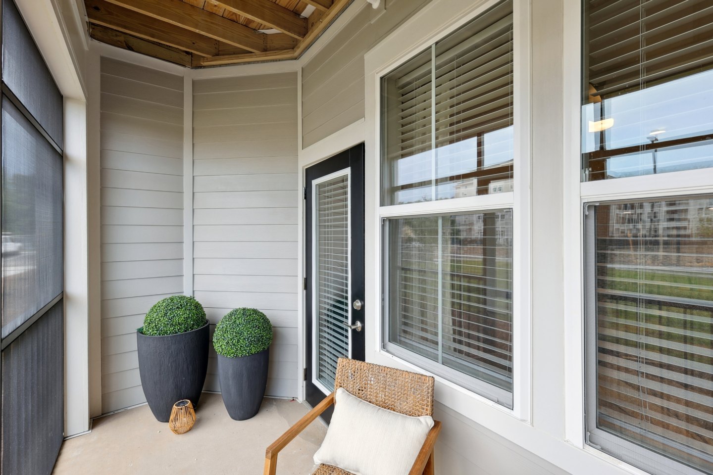 monument at pooler model reshoot 12