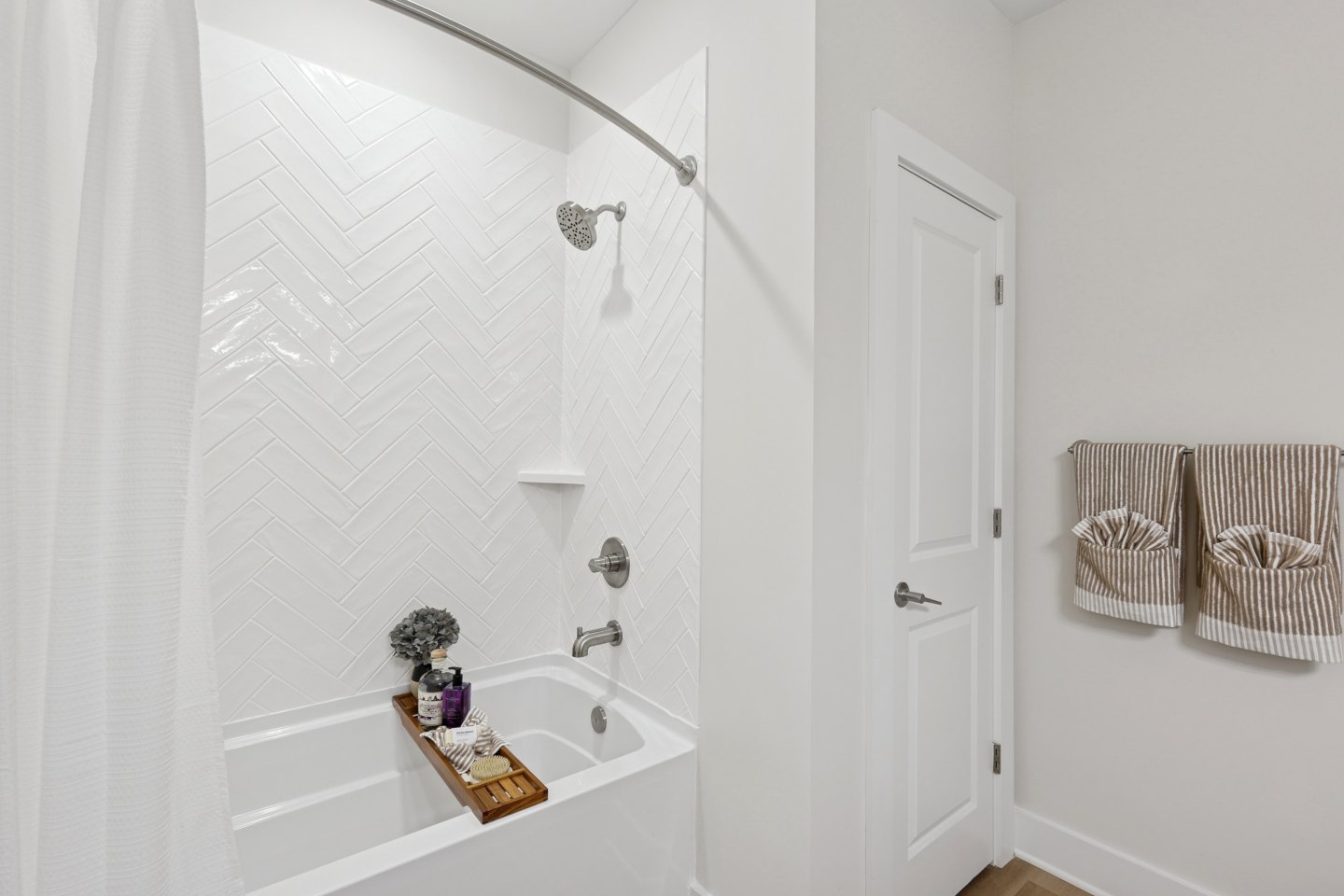 monument at pooler model reshoot 5