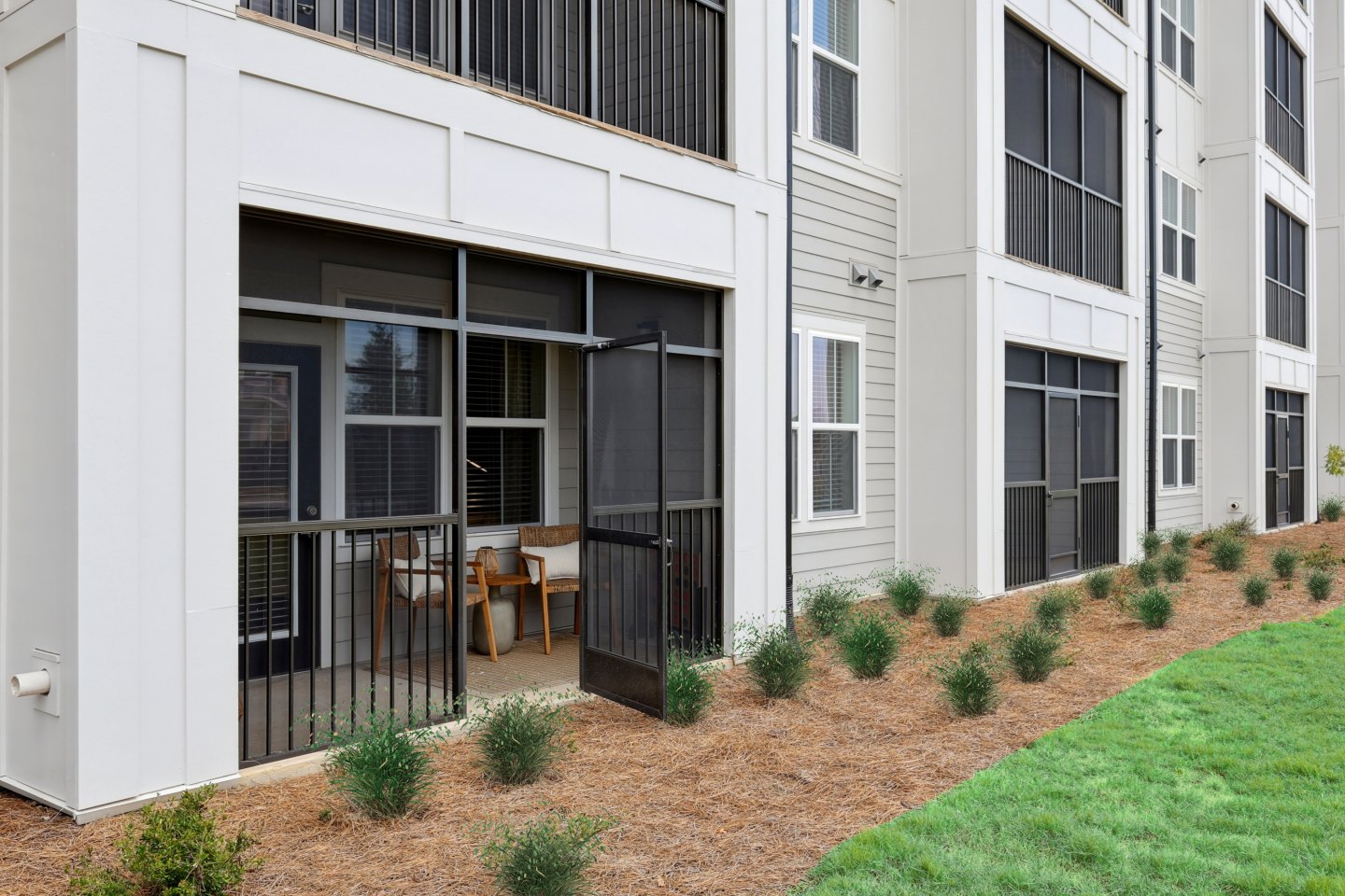 monument at pooler model reshoot 13copy